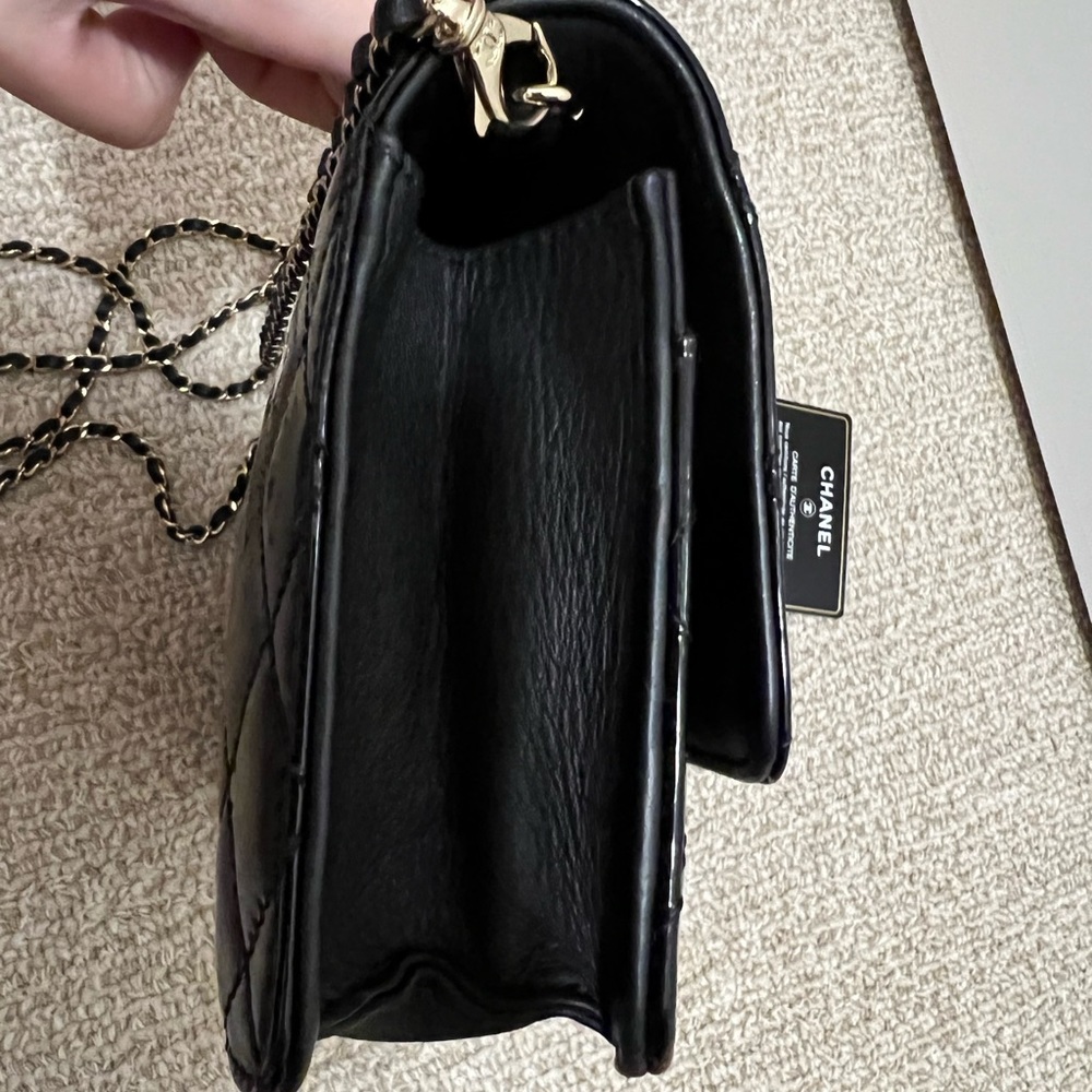 Chanel GHW CC Logo Classic Patent Quilted Leather Flap crossbody Bag - Picture 11 of 15